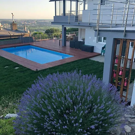 With A View On - V Rodinnom Dome S Vyhladom Na Nitru *