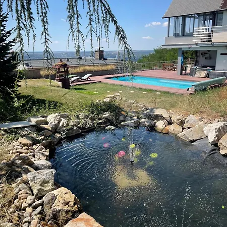 Apartment With A View On - V Rodinnom Dome S Vyhladom Na Nitru